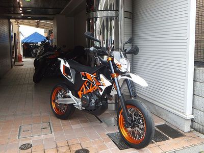 ktm690smcr_800.jpg