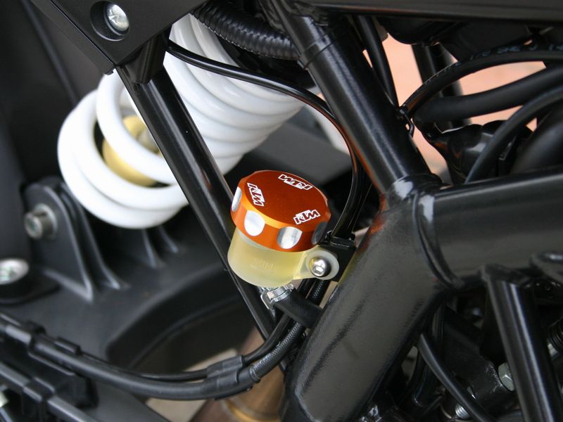 ktm200_cus1_06.jpg