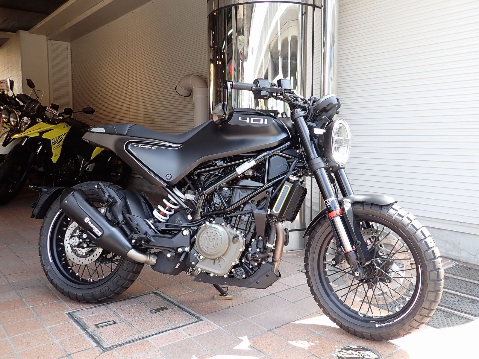 NEW Husqvarna SVARTPILEN 401 RLY仕様 | Rider's Land YOYO